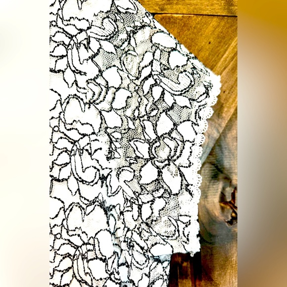 EUC Karl Lagerfeld Black&White Embroidered Lace Layered Top - Picture 13 of 15